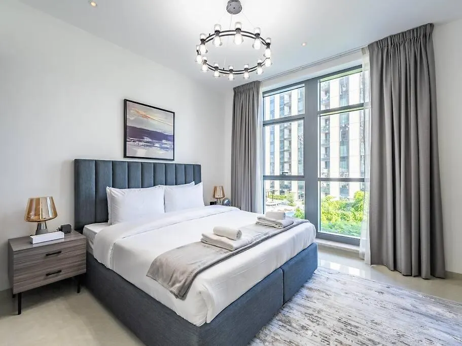 Modern Downtown Escape 1Bedroom With Upscale Comfort Dubai Apartment